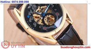 Do đồng hồ cơ bị khô dầu