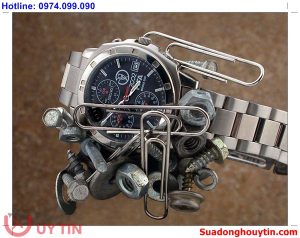 Đồng hồ cơ hoạt động chậm do khô dầu