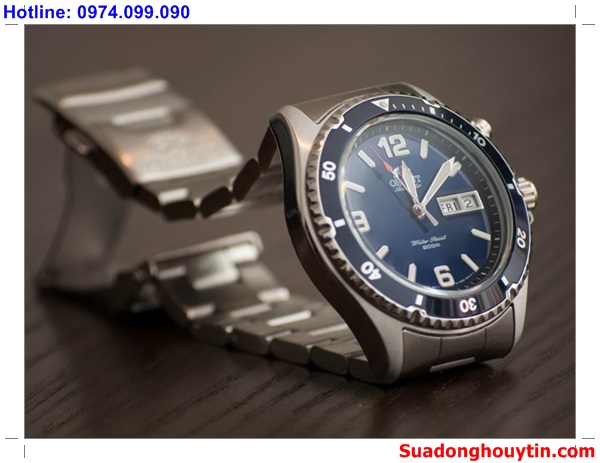 Không để đồng hồ gần hóa mỹ phẩm