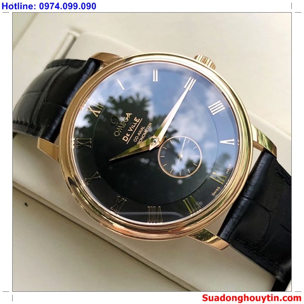 Mặt kính của đồng hồ Omega bị nứt vỡ