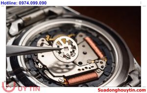 Cách sửa lỗi đồng hồ cơ "chết vặt"