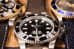 Thay mặt kính đồng hồ Rolex